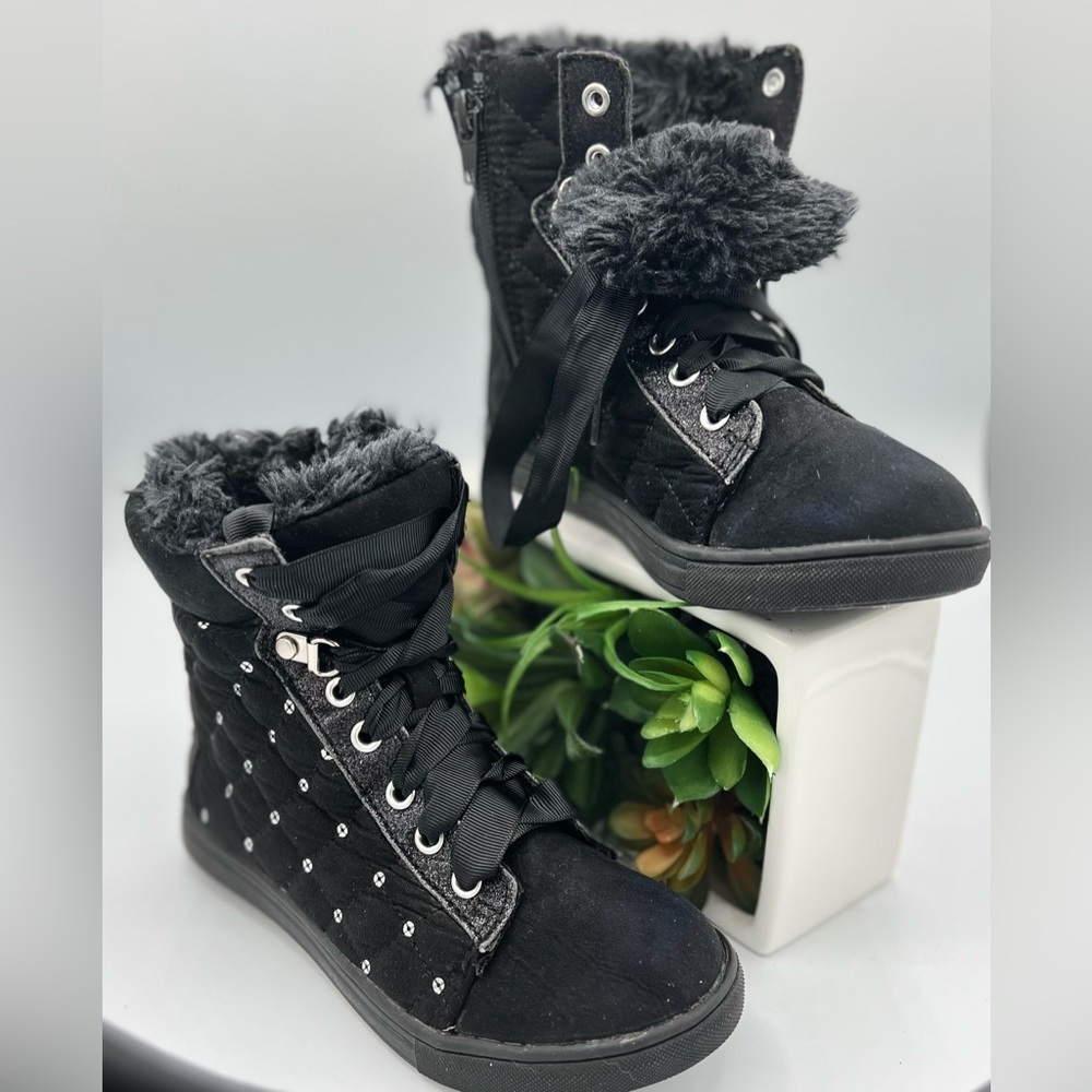 🌺Justice Girl’s Glitter and Fuzzy Black Booties🌸🌺